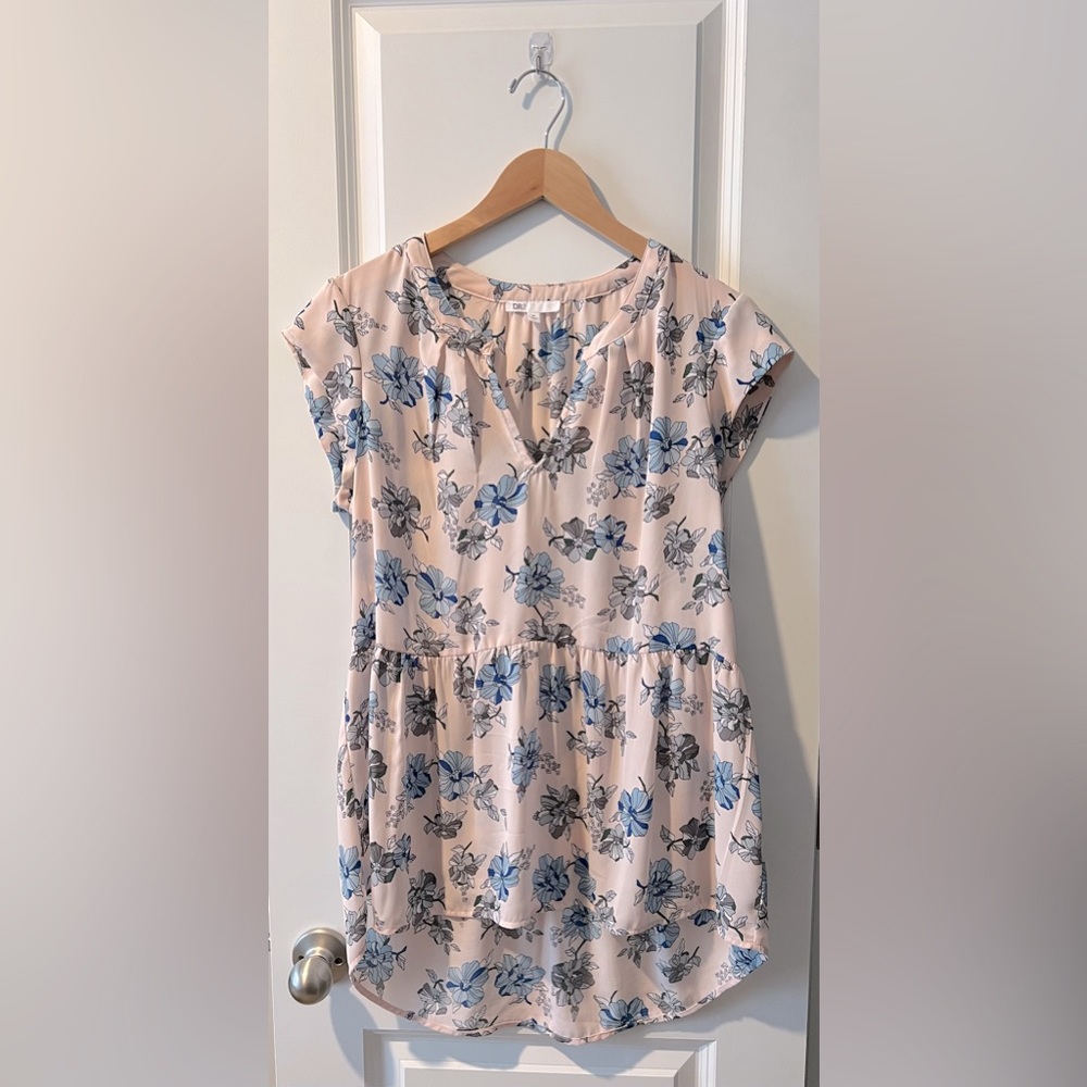 DR2 floral short sleeve blouse. Size medium